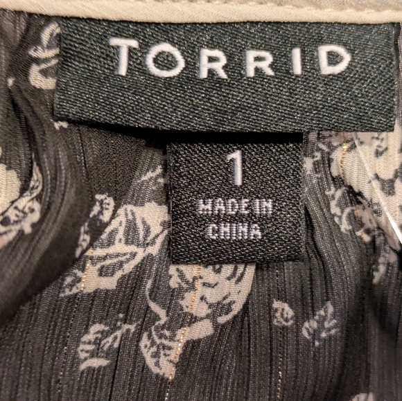Torrid Black Autumn Floral Crinkle Chiffon Short Flutter Sleeve Top 1X (14-16) - Picture 8 of 12
